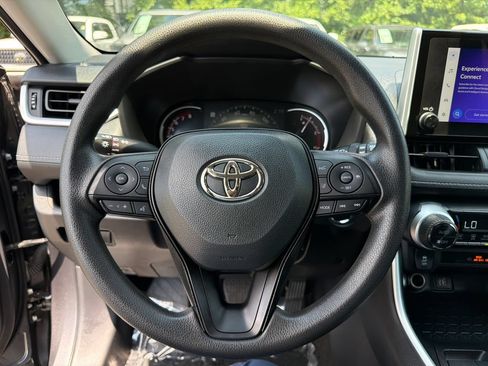 Used 2025 Toyota RAV4 XLE AWD/4WD image 26