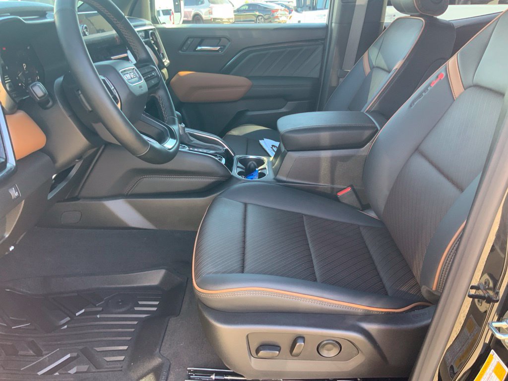Used 2026 GMC Canyon AT4 w/ AT4 Premium Package AWD/4WD image 13