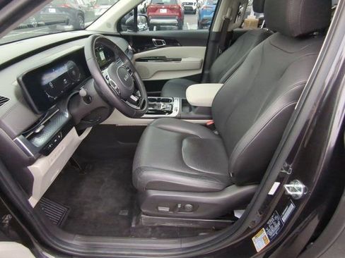 Used 2024 Kia Carnival SX Prestige image 8