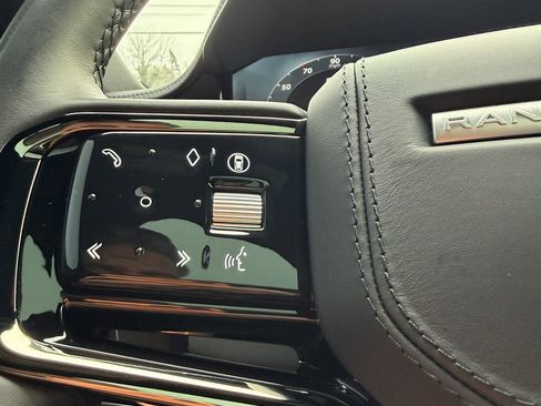 Used 2025 Land Rover Range Rover Sport Dynamic SE image 31