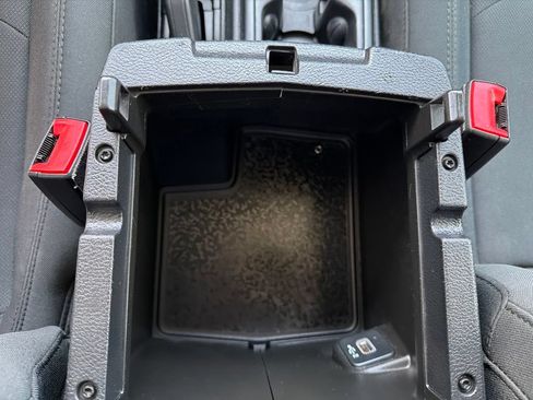 Used 2018 Jeep Wrangler Unlimited Sport AWD/4WD image 37