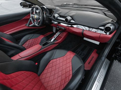 Used 2021 Ferrari 812 GTS image 16