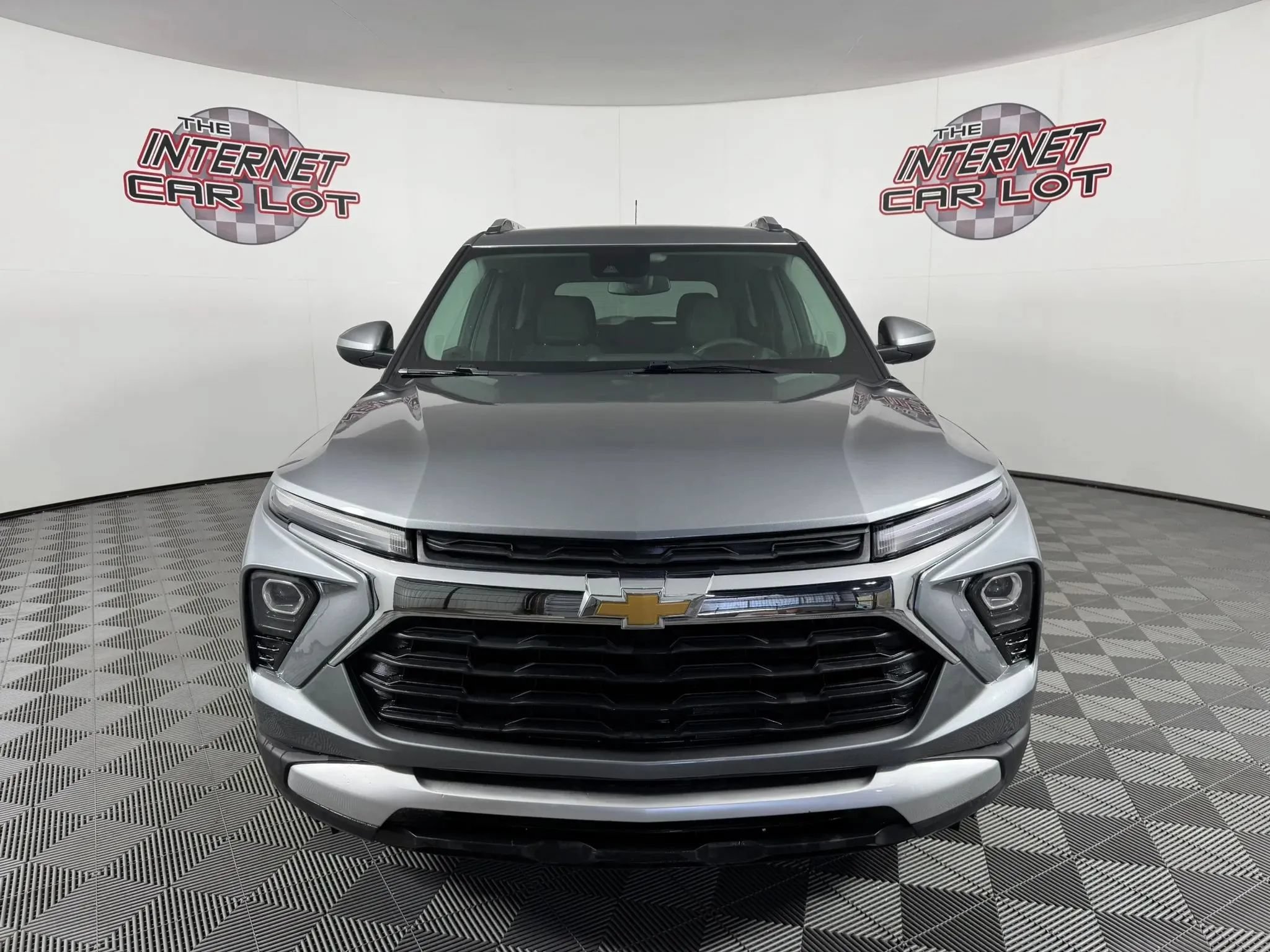 Used 2025 Chevrolet TrailBlazer LT FWD image 2