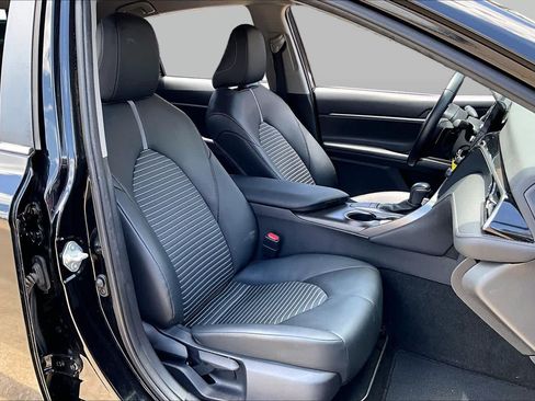 Used 2023 Toyota Camry SE FWD image 9