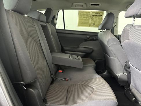 Used 2022 Toyota Highlander LE AWD/4WD image 24