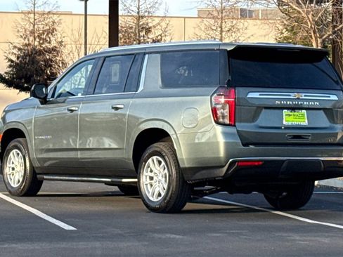 Used 2024 Chevrolet Suburban LT image 3