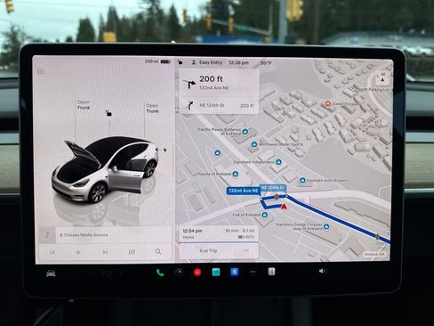 Used 2022 Tesla Model Y Long Range image 25