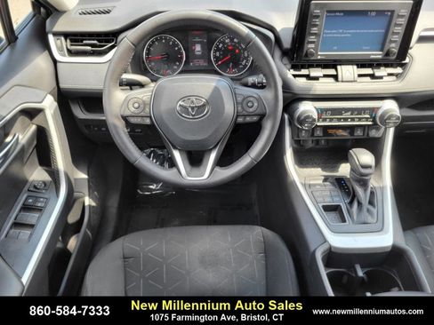 Used 2022 Toyota RAV4 XLE w/ Convenience Package image 13