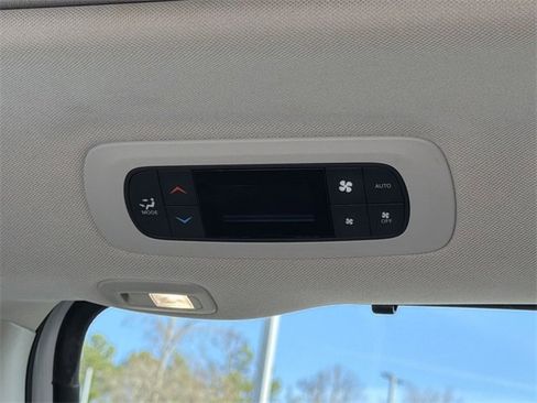 Used 2020 Chrysler Pacifica Limited image 21