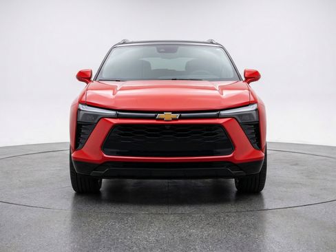 Used 2025 Chevrolet Blazer LT image 2