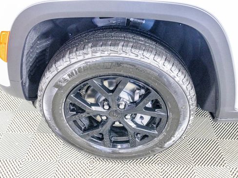 New 2025 Jeep Grand Cherokee Laredo image 43