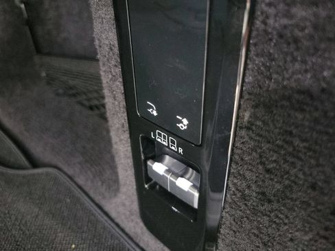 Used 2024 Land Rover Range Rover Sport AWD/4WD image 30