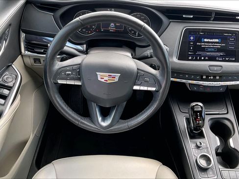 Used 2023 Cadillac XT4 Luxury w/ Cold Weather Package image 6