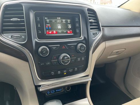 Used 2017 Jeep Grand Cherokee Laredo w/ Quick Order Package 23E image 11