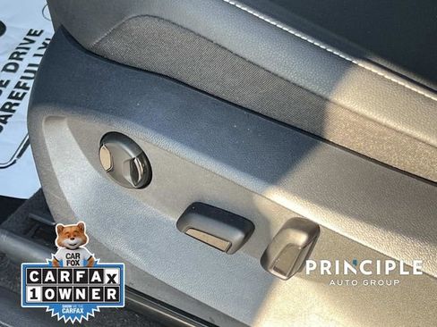 Used 2023 Volkswagen Tiguan SE w/ Panoramic Sunroof Package FWD image 16