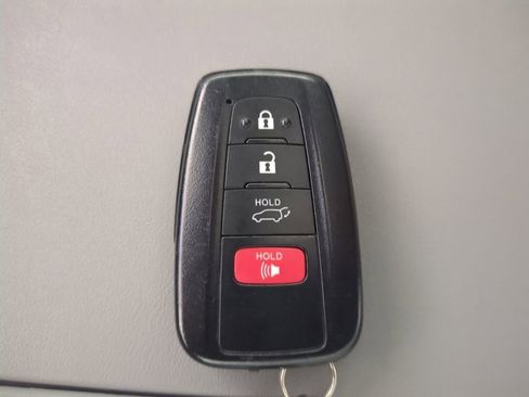 Used 2023 Toyota Highlander XLE FWD image 40