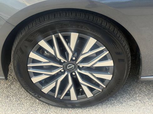 Used 2025 Nissan Altima 2.5 SV FWD image 20