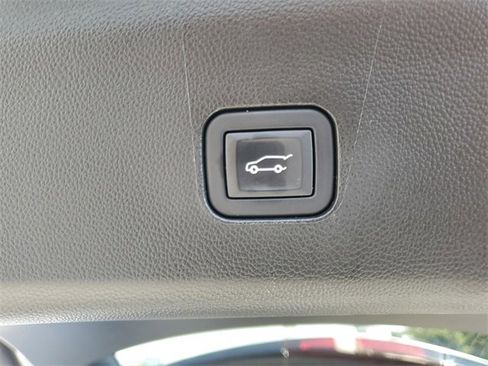 Used 2024 Buick Enclave Essence w/ Experience Buick Package image 8