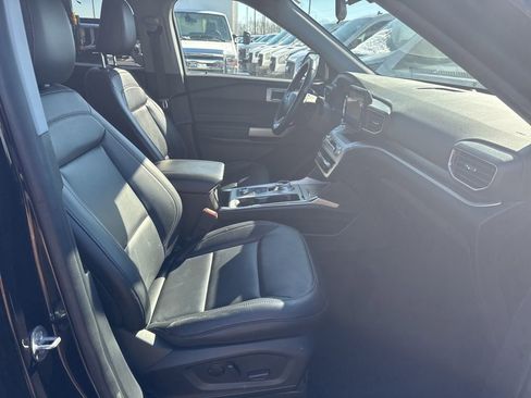 Certified 2022 Ford Explorer XLT w/ Equipment Group 202A image 38