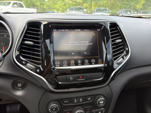 Used 2019 Jeep Cherokee Limited w/ Luxury Group AWD/4WD image 26