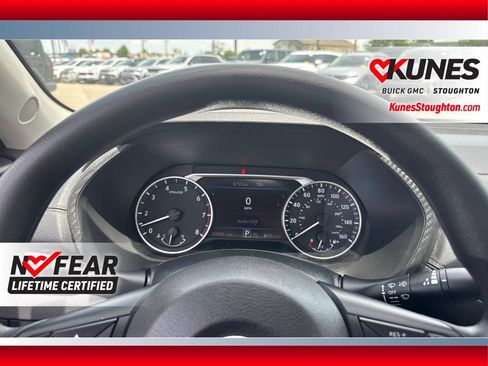Used 2025 Nissan Sentra SV FWD image 19