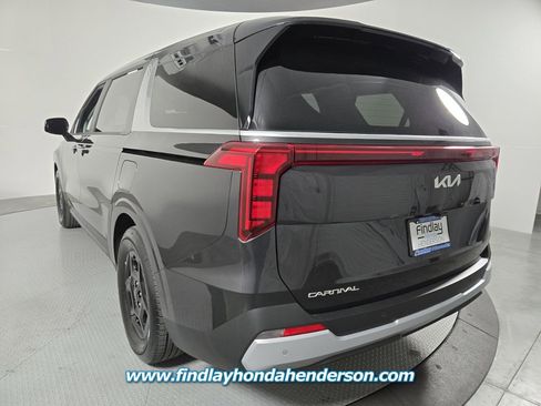 Used 2026 Kia Carnival FWD image 4