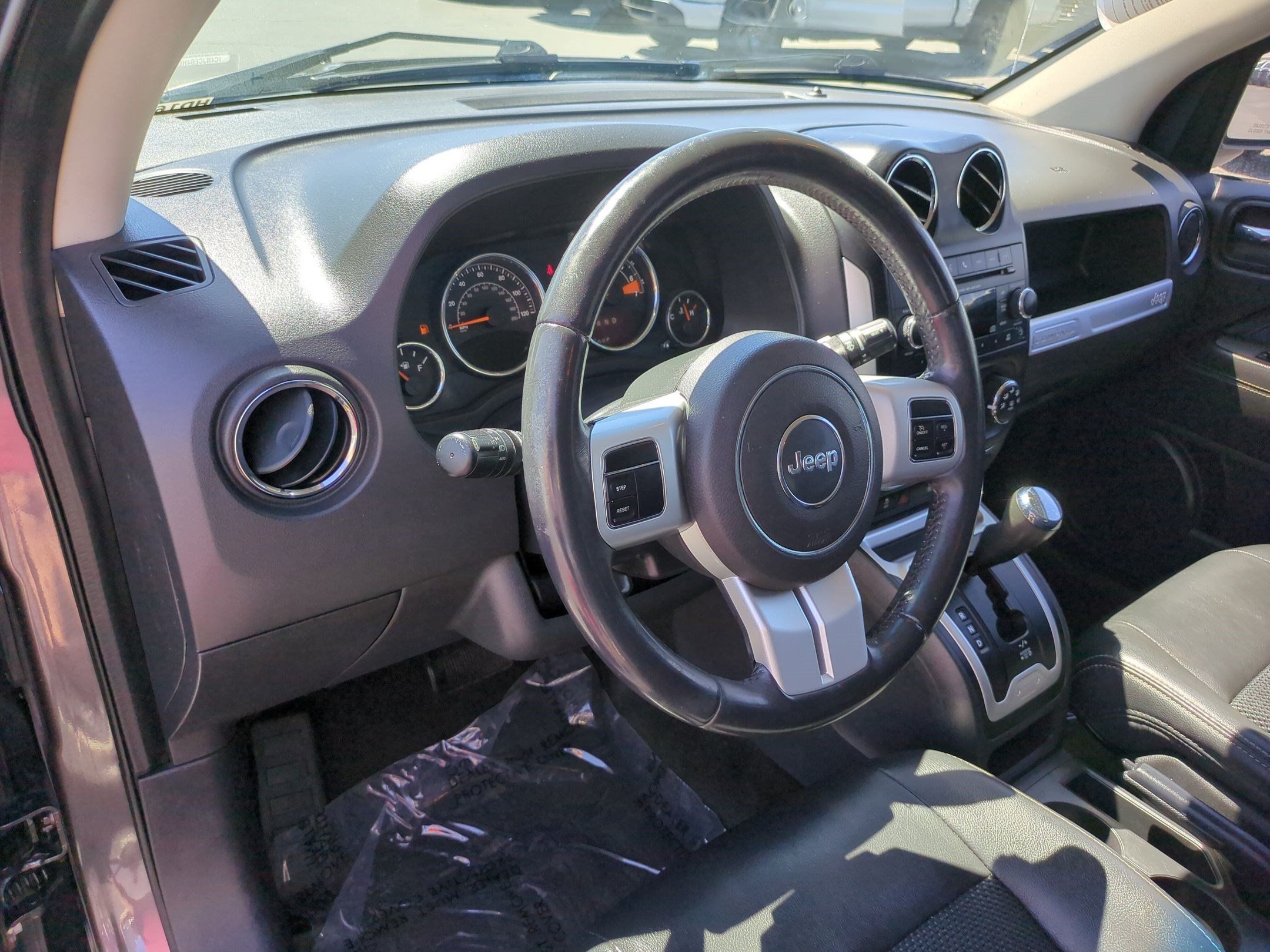 Used 2017 Jeep Compass Latitude FWD image 14
