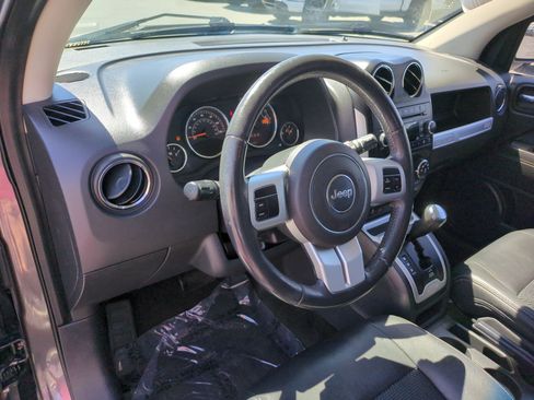 Used 2017 Jeep Compass Latitude FWD image 14