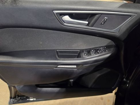 Used 2019 Ford Edge SE FWD image 5