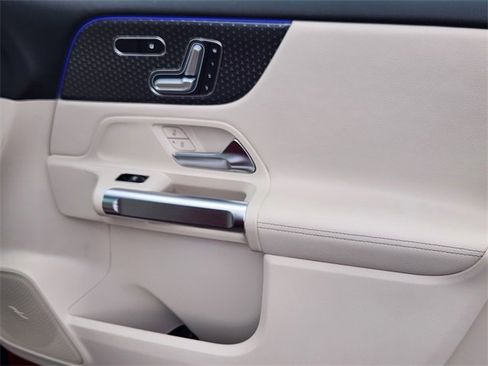 New 2026 Mercedes-Benz GLB 250 4MATIC image 17
