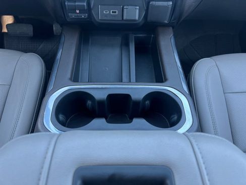 Used 2021 Chevrolet Silverado 2500 LTZ w/ LTZ Convenience Package RWD image 11