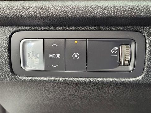 Used 2025 Chevrolet Traverse LT FWD image 13