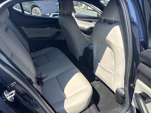 Used 2019 MAZDA MAZDA3 Hatchback w/ Preferred Package image 7