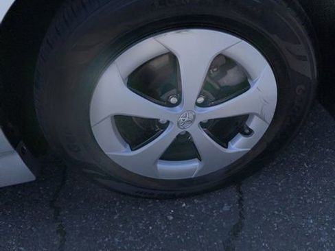Used 2013 Toyota Prius Two FWD image 3