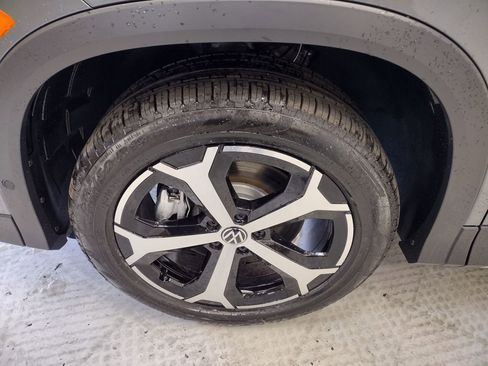 New 2026 Volkswagen Tiguan SE image 6