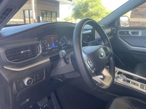 Used 2022 Ford Explorer XLT w/ Equipment Group 202A RWD image 10