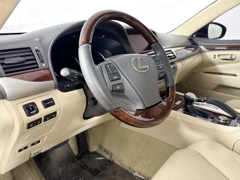 Used 2017 Lexus LS 460 L RWD image 4