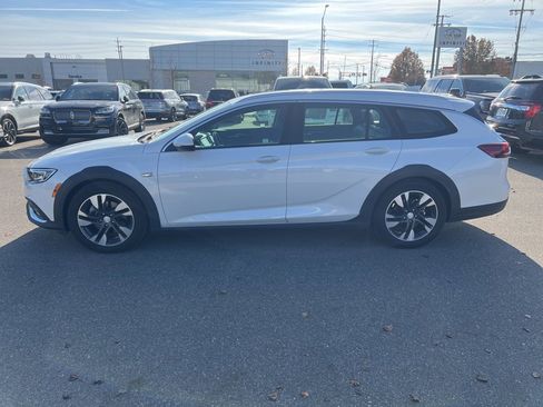 Used 2018 Buick Regal Essence w/ Driver Confidence Package #1 image 2