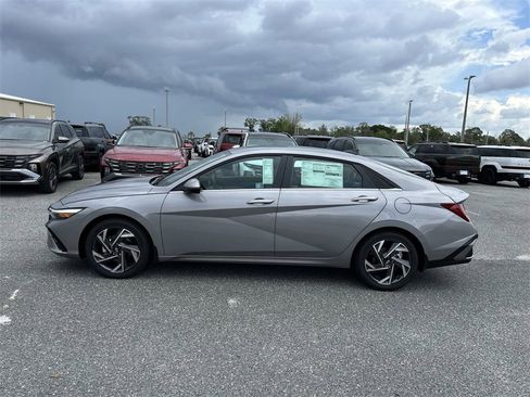 New 2025 Hyundai Elantra Limited image 13