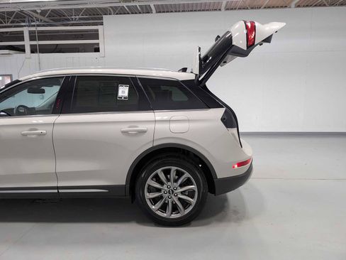 Used 2022 Lincoln Corsair AWD w/ Premium Package image 11