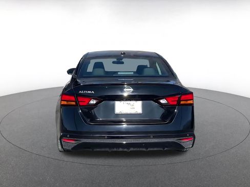 Used 2025 Nissan Altima 2.5 SV image 12
