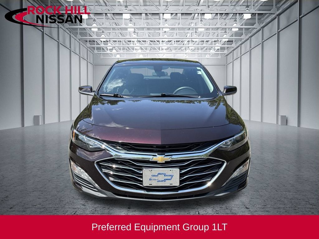 Used 2020 Chevrolet Malibu LT FWD image 2