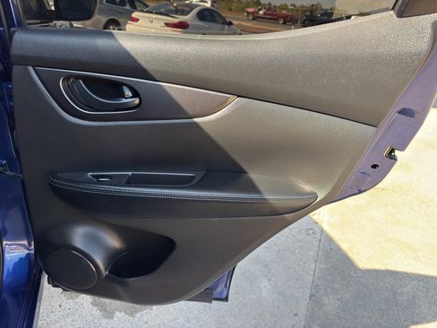 Used 2019 Nissan Rogue Sport S image 19