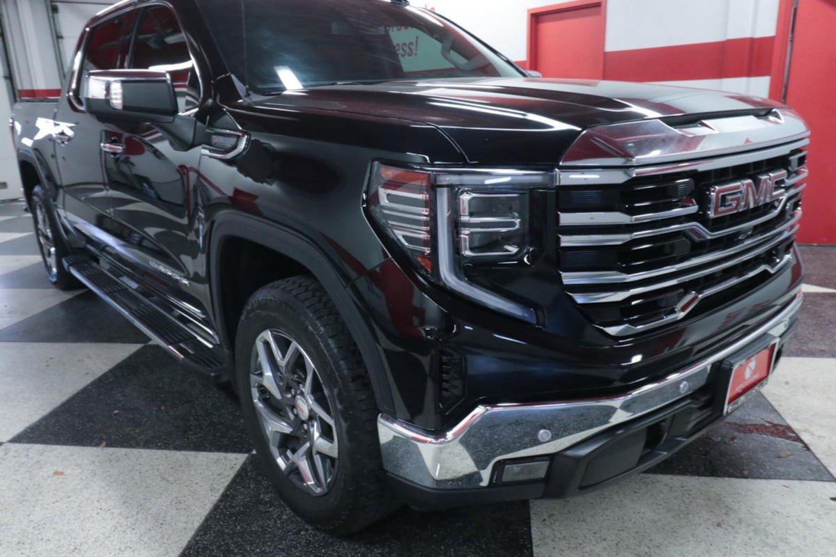 Used 2023 GMC Sierra 1500 SLT AWD/4WD image 44