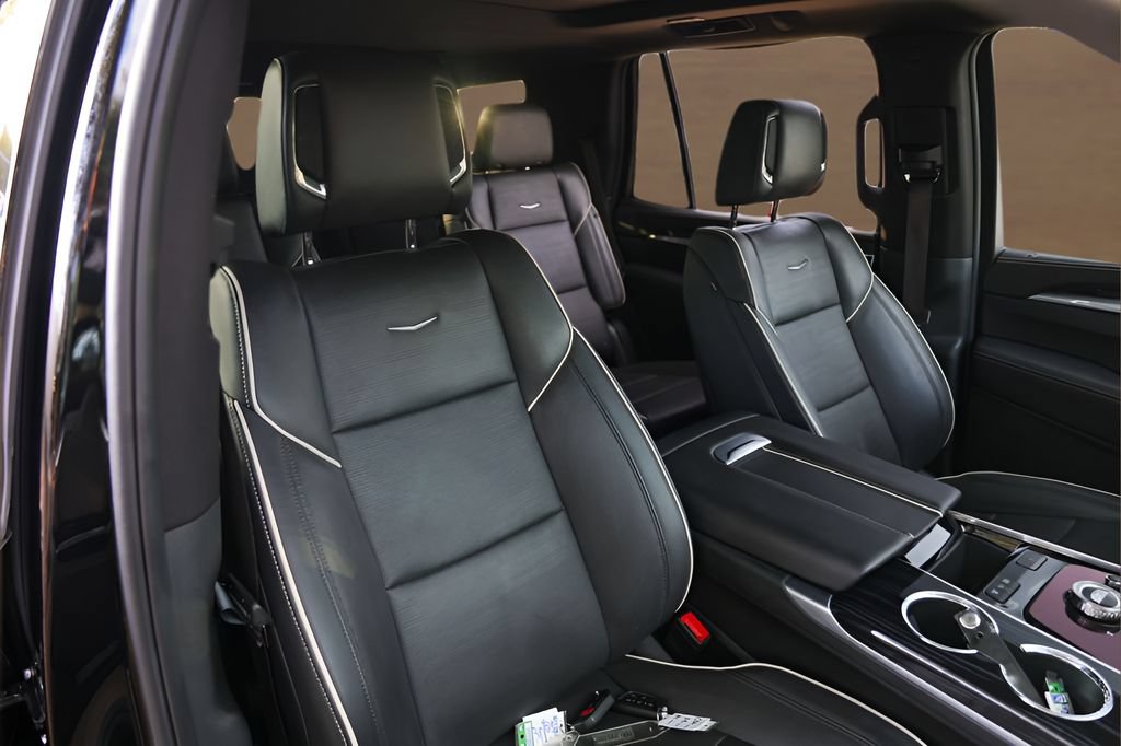 Certified 2025 Cadillac Escalade Sport w/ LPO, ONYX Package AWD/4WD image 29