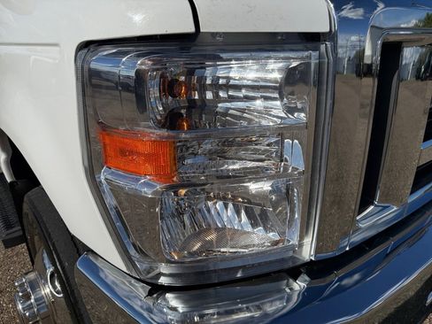 Used 2021 Ford E-450 and Econoline 450 Super Duty w/ Power Windows & Locks Group RWD image 25