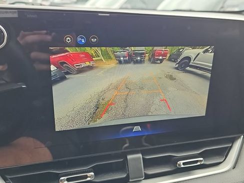 Used 2025 Chevrolet Equinox LT FWD image 25