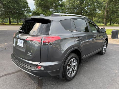Used 2018 Toyota RAV4 XLE AWD/4WD image 10