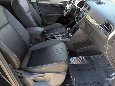 Used 2022 Volkswagen Tiguan SE w/ Panoramic Sunroof Package image 20