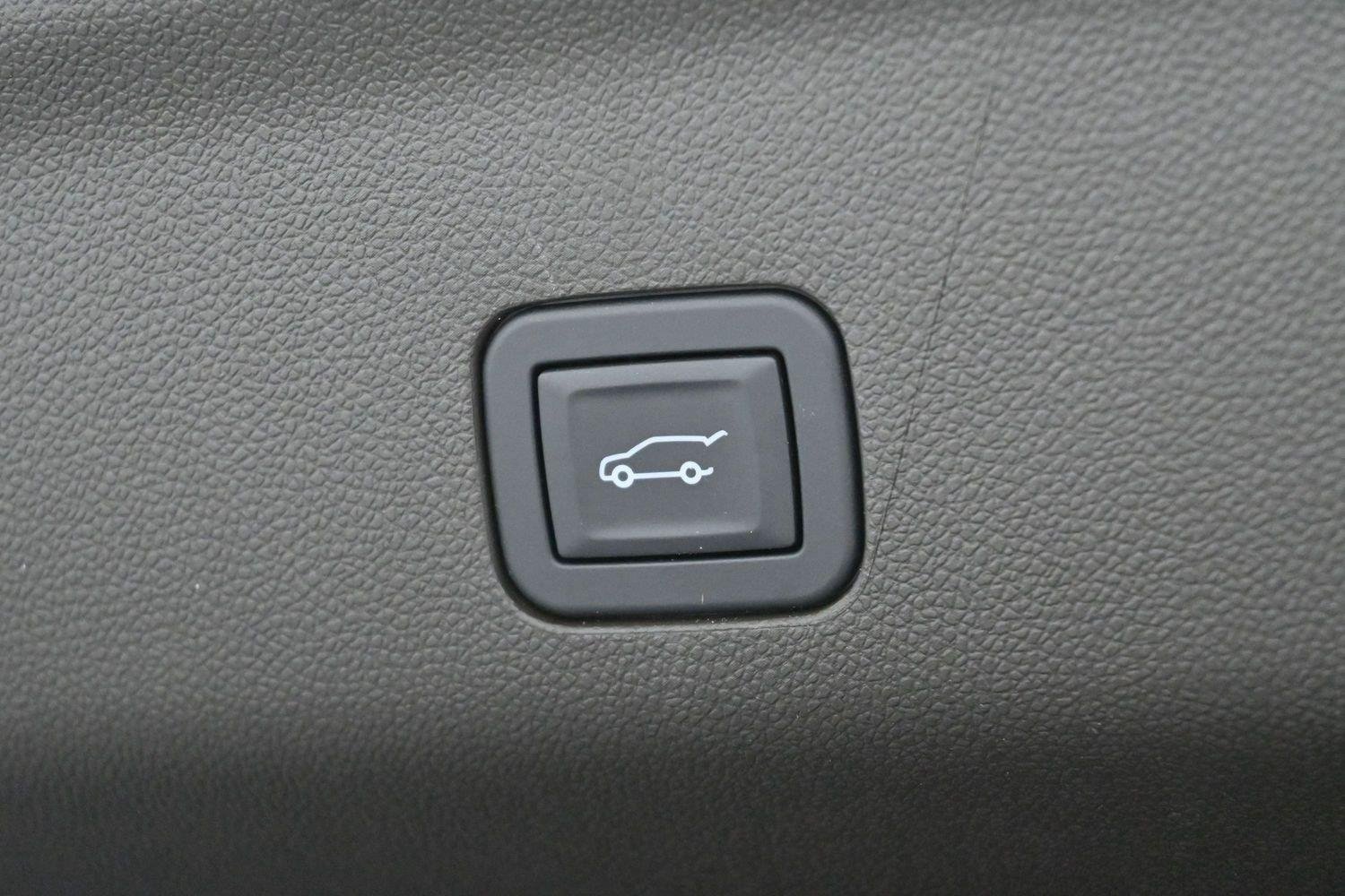 Certified 2025 Cadillac Escalade Premium Luxury AWD/4WD image 11